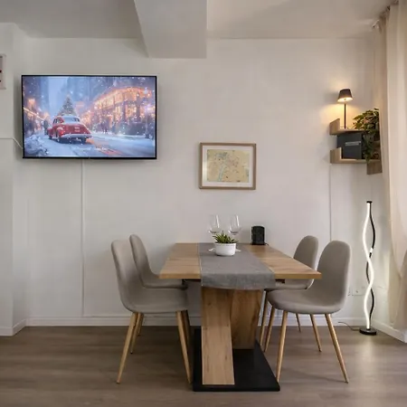 Timeless Deluxe Cinema *