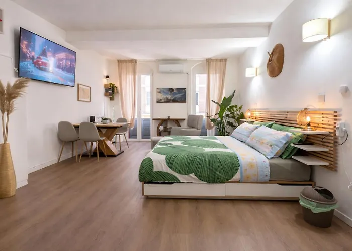 Timeless Deluxe Cinema *